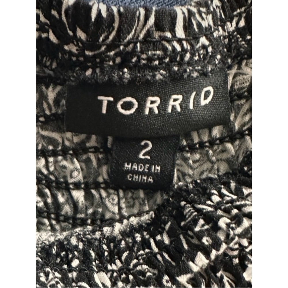Torrid Black White Floral Smocked Waist Tunic Top Plus Size 2 2X Off Shoulder - Picture 5 of 5